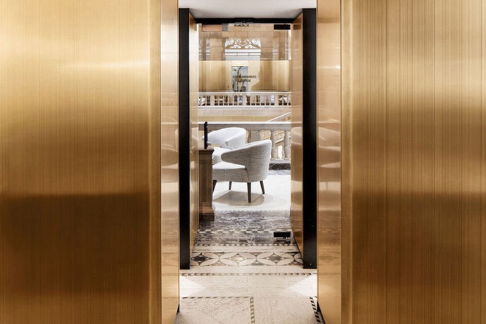 現(xiàn)代風(fēng)格寫(xiě)字樓過(guò)道玄關(guān)裝修效果圖片